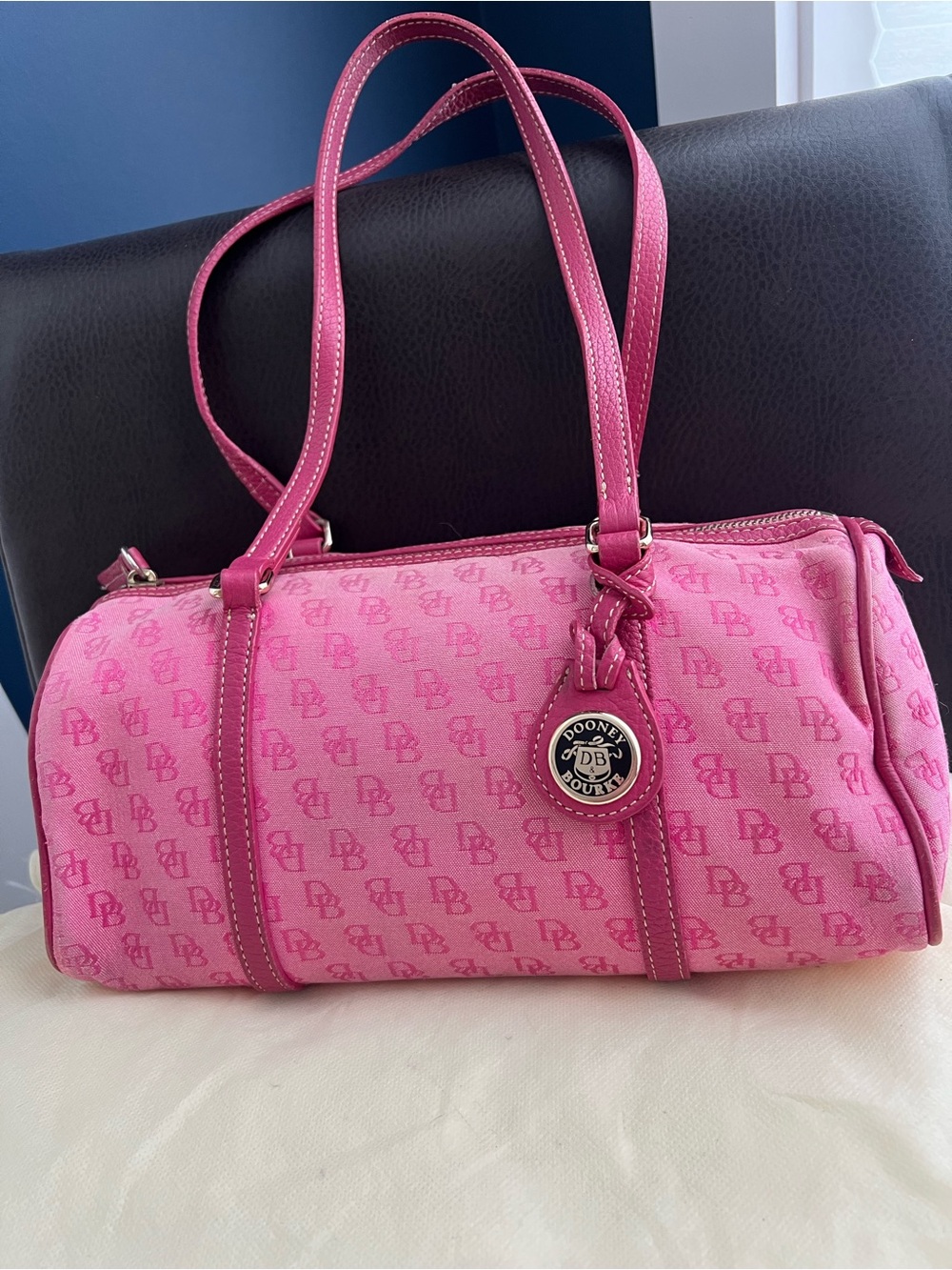 Y2K vintage Dooney & Bourke barrel handbag